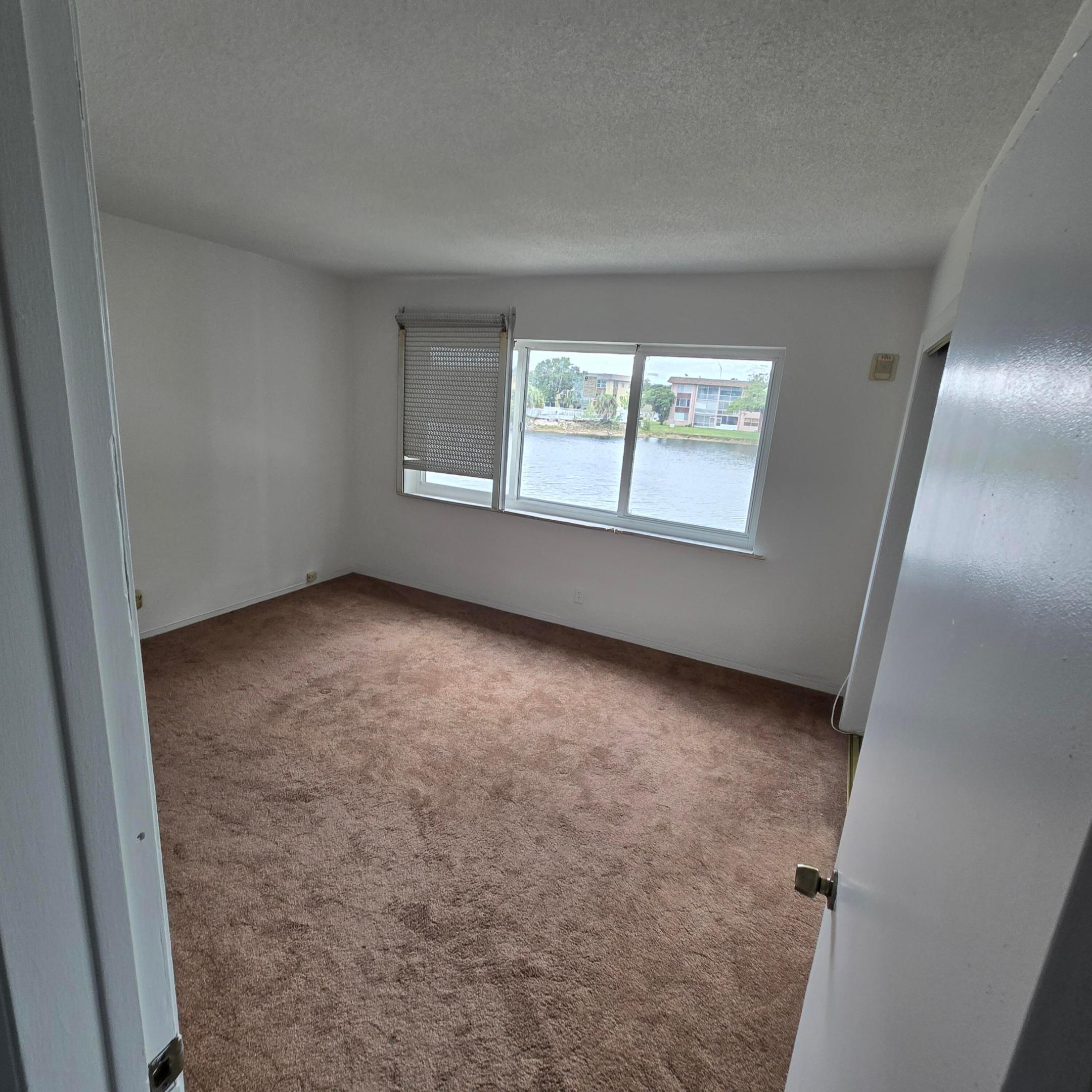 WOODSTOCK LODGE CONDO - Residential