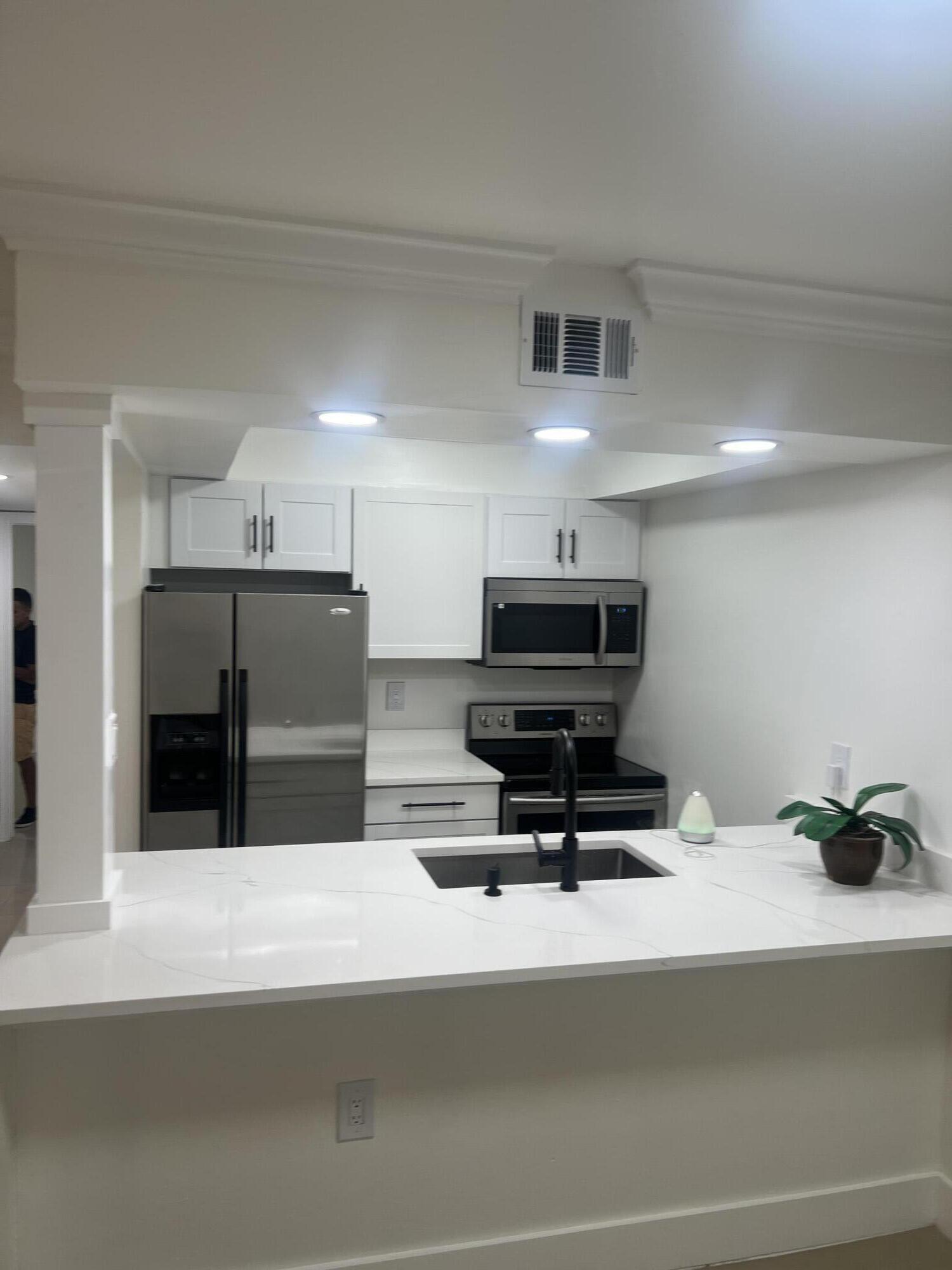 LAURELS AT SHERWOOD CONDO - Residential