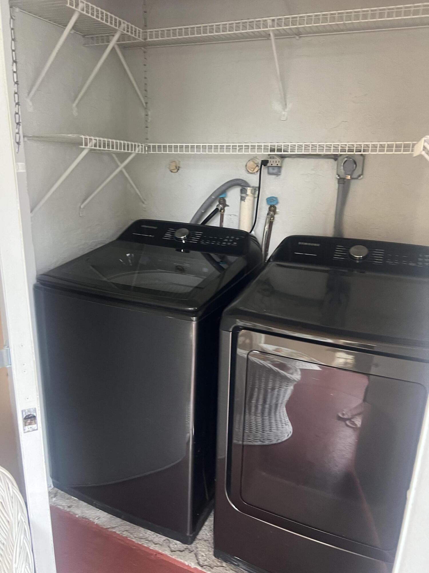 LAURELS AT SHERWOOD CONDO - Residential