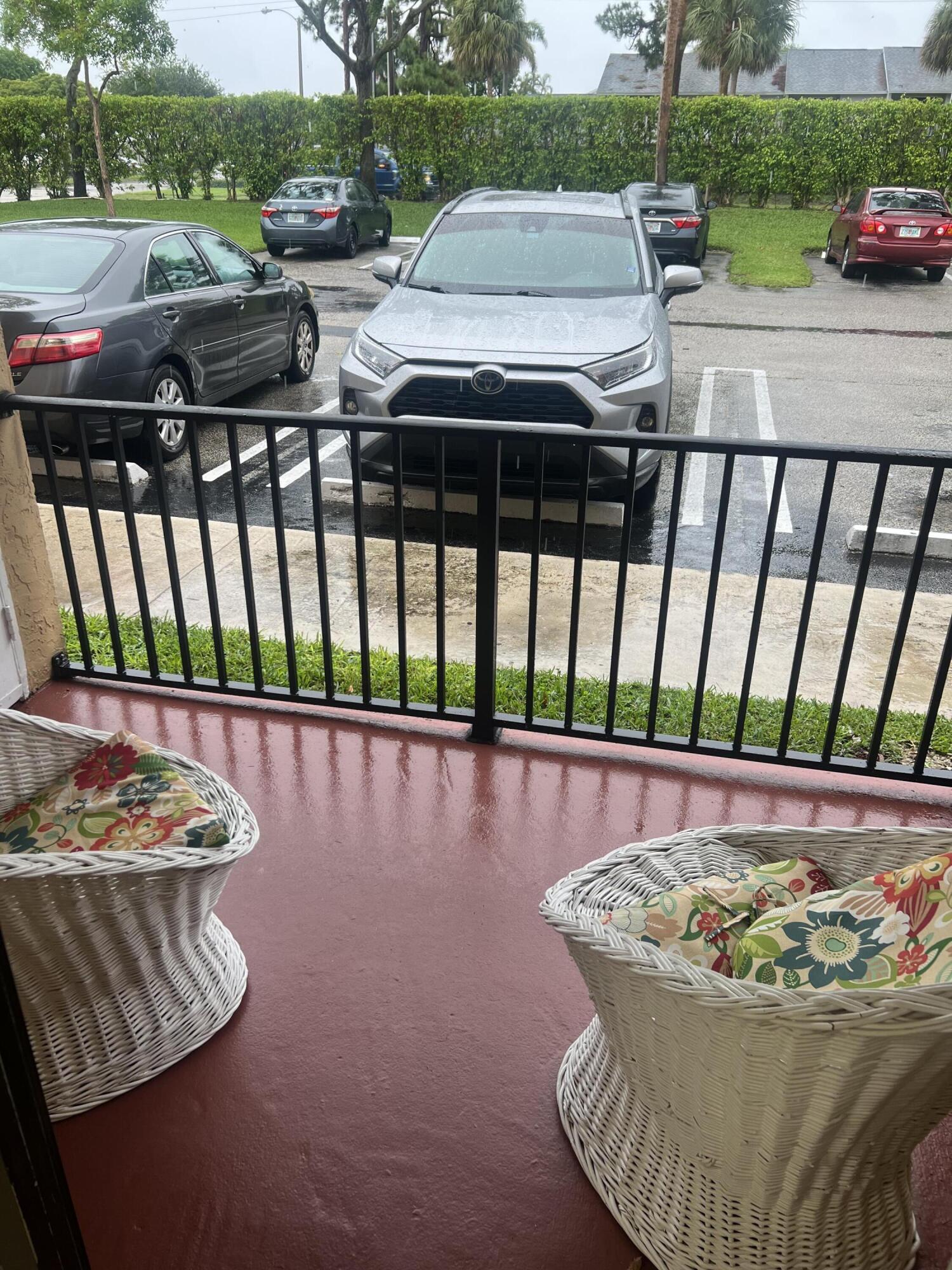 LAURELS AT SHERWOOD CONDO - Residential