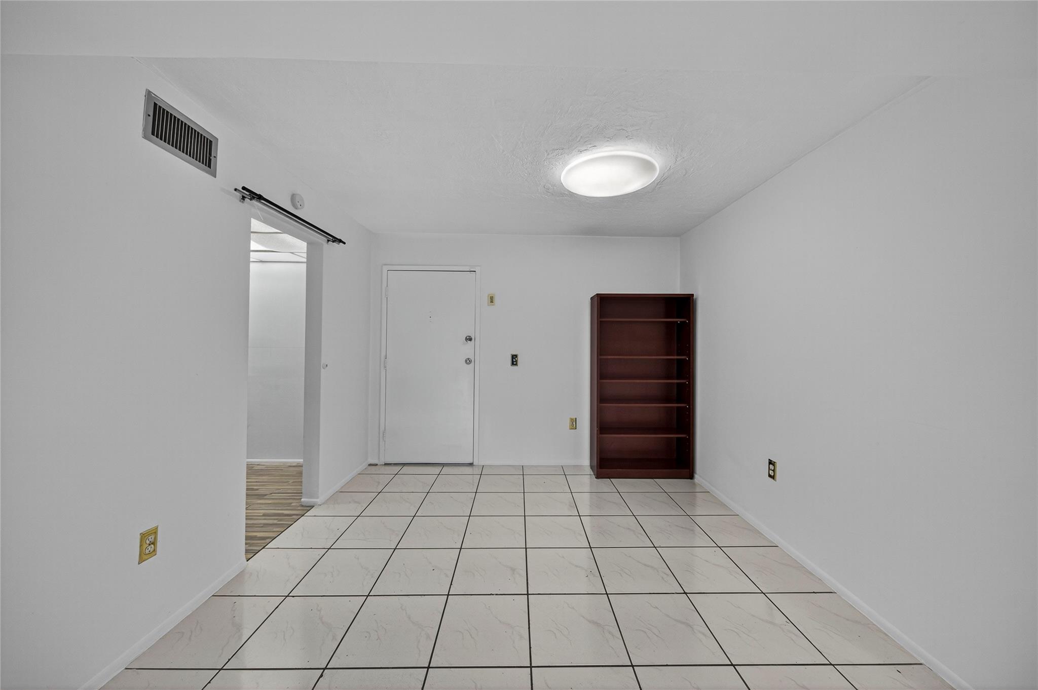 OMEGA CONDO - Residential