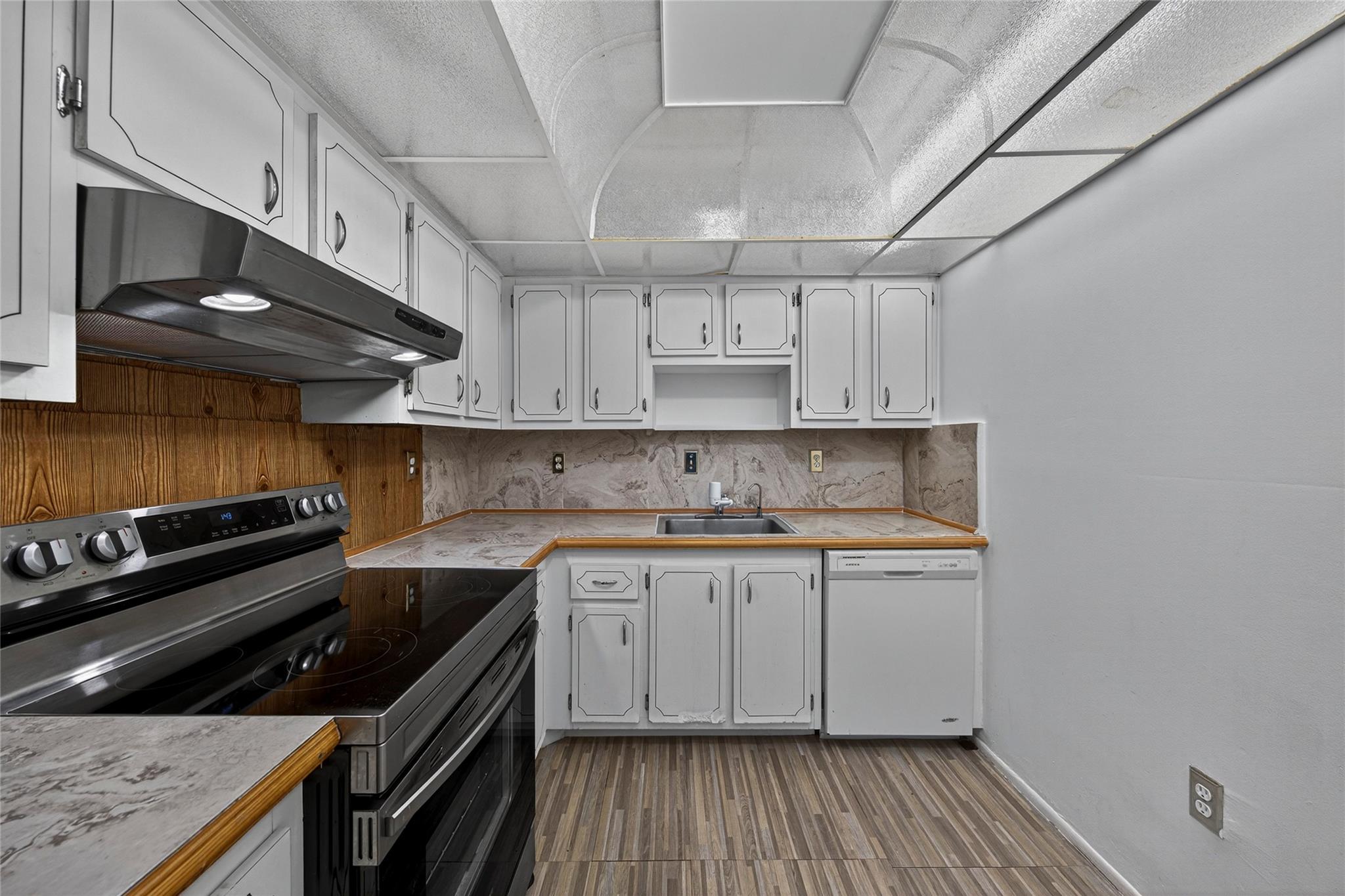 OMEGA CONDO - Residential