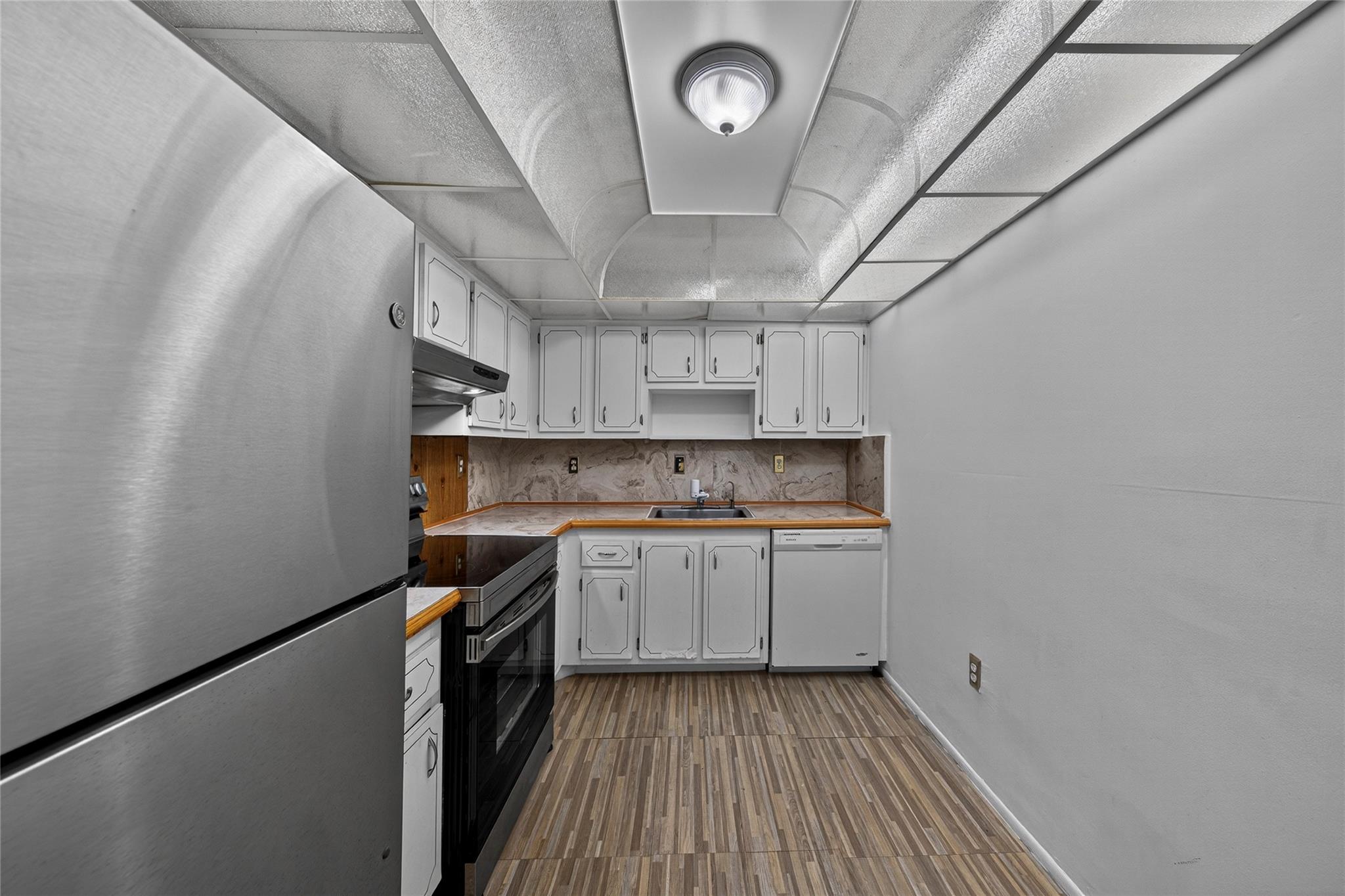 OMEGA CONDO - Residential