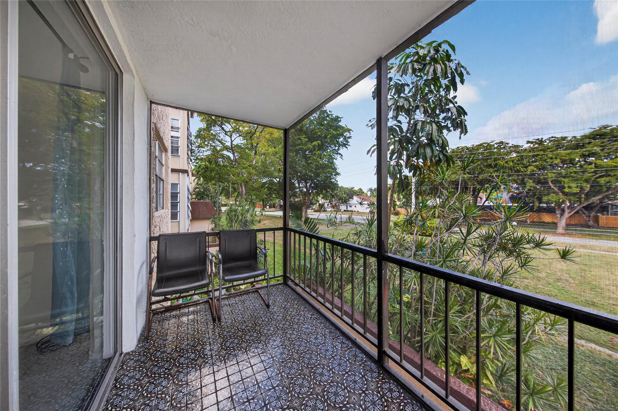 OMEGA CONDO - Residential