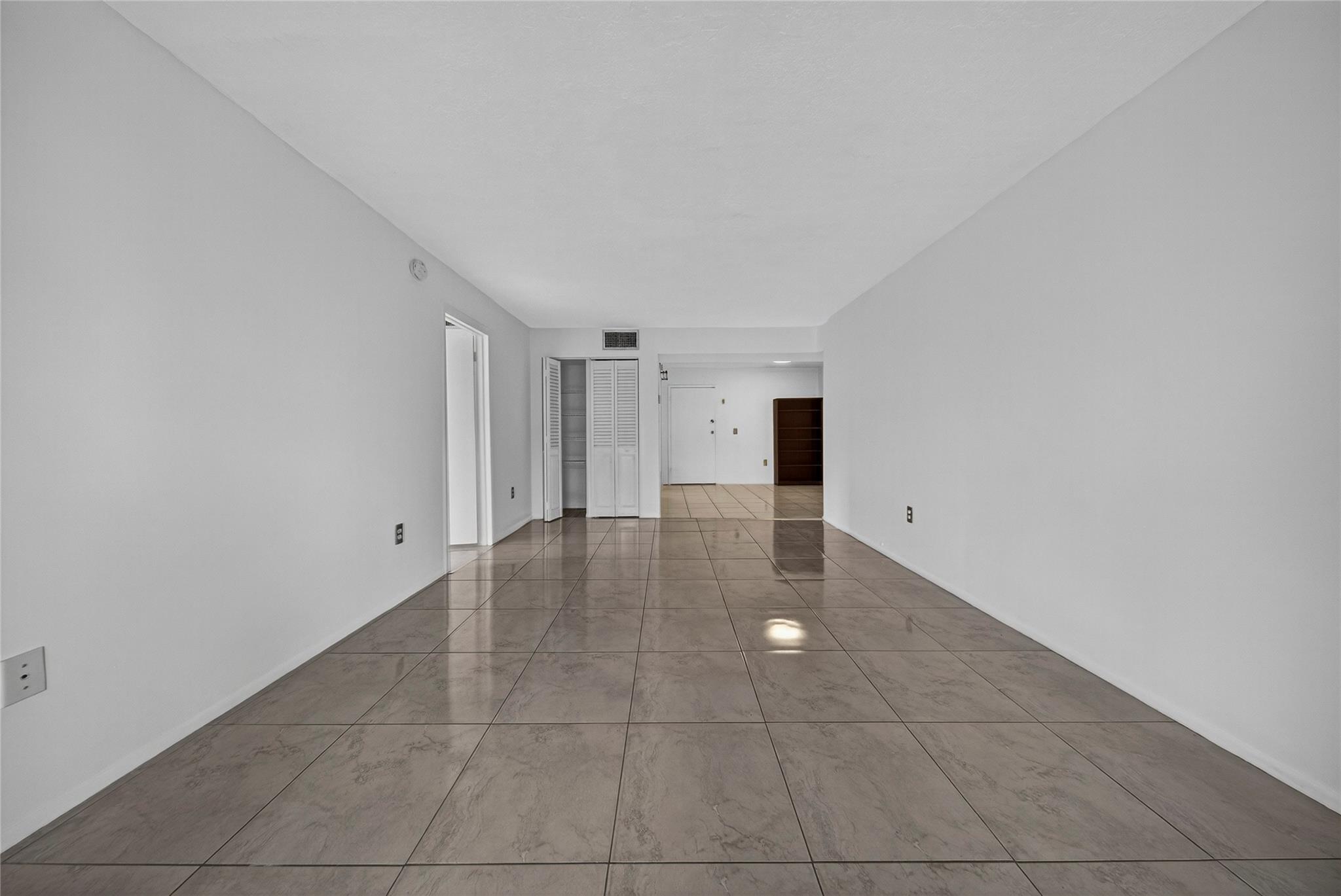 OMEGA CONDO - Residential