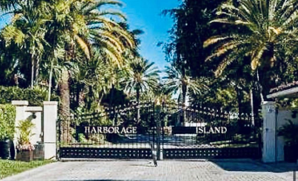 Photo of 8 Harborage, Fort Lauderdale, FL 33316 (MLS # F10531019)