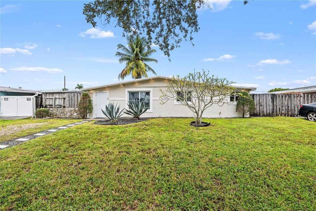 Photo of 5721 SW 38th Court, Davie, FL 33314 (MLS # F10550151)