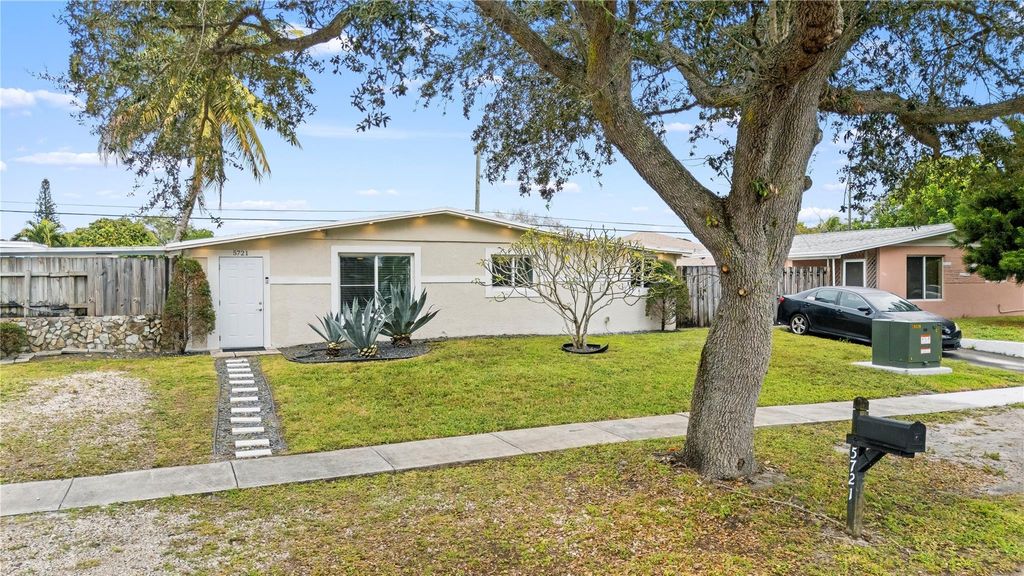 Photo of 5721 SW 38th Court, Davie, FL 33314 (MLS # F10550151)