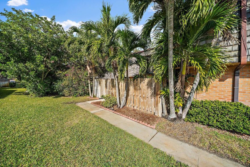 Great 2-bedroom, 2-bath townhome in the Lakewood community. Stainless steel appliances and granite countertops. Parking in front of unit.