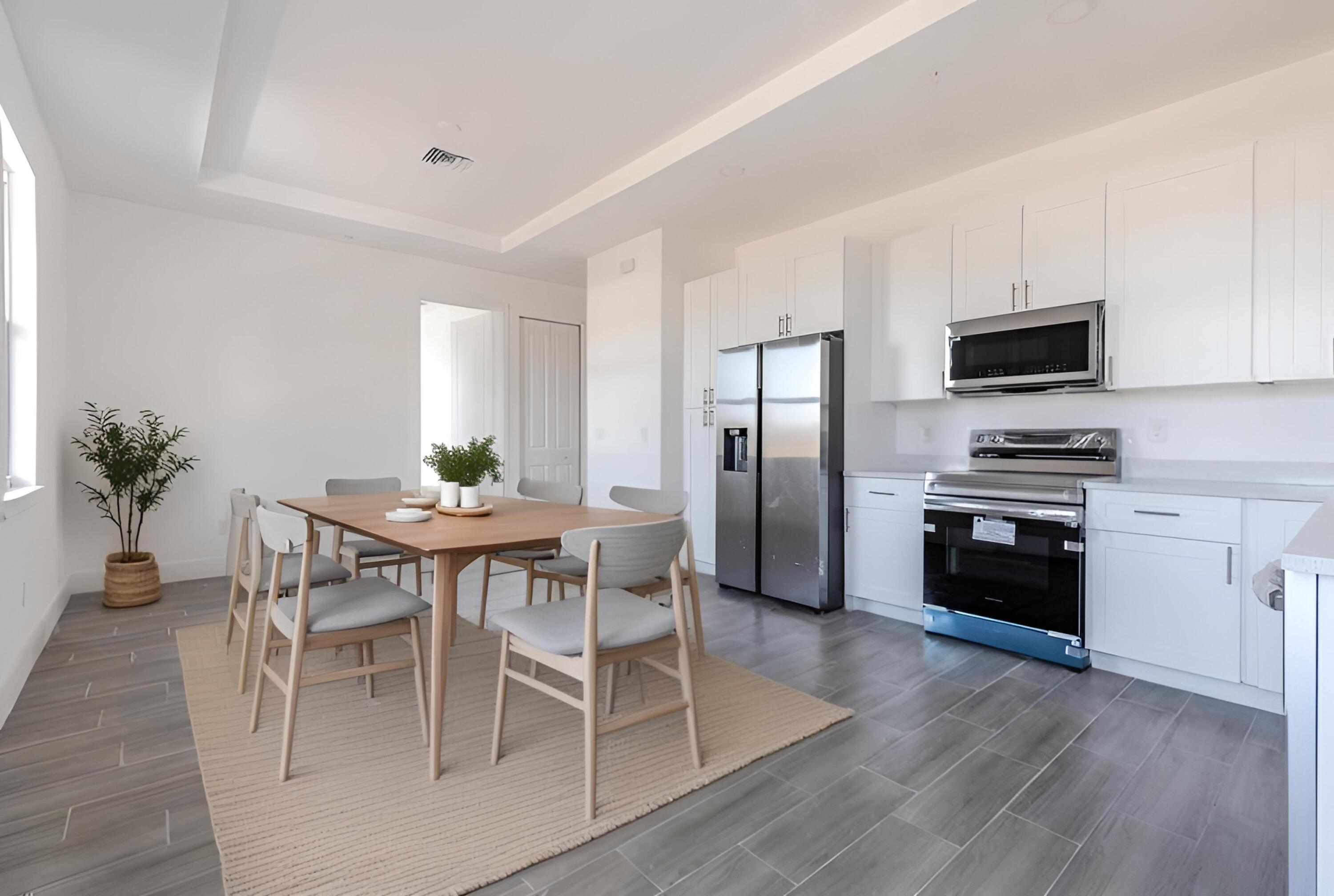 248 Rotonda Boulevard W