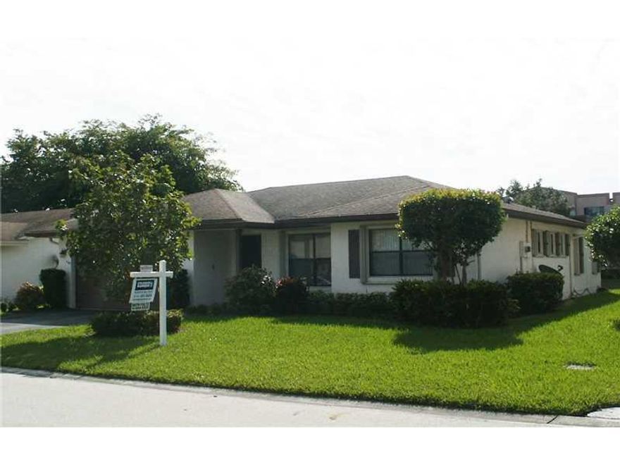 IMMACULATE & BRIGHT 2/2 SINGLE FAMILY HOME WITH GREAT WATER VIEWS.  UPGRADED KITCHEN FEATURES GRANITE/WOOD, STAINLESS STEEL APPLIANCES. LG NEUTRAL CERAMIC TILE THROUGHOUT. OPEN FLOOR PLAN WITH LOTS OF NATURAL LIGHT. SPACIOUS FAMILY ROOM, MASTER HAS HUGE W ALK IN CLOSET. NICELY LANDSCAPED, ACCORDION SHUTTERS, ROOFED SCREENED PATIO & MORE.  ASSOC SAYS 55+, CLUBHOUSE,POOL, LAWN INCLUDED IN LOW MAINTENANCE. CENTRALLY LOCATED TO SHOPPING, DINING, & MAJOR HIGHWAYS. COME LOOK THIS ONE OVER AND MAKE YOUR OFFER.