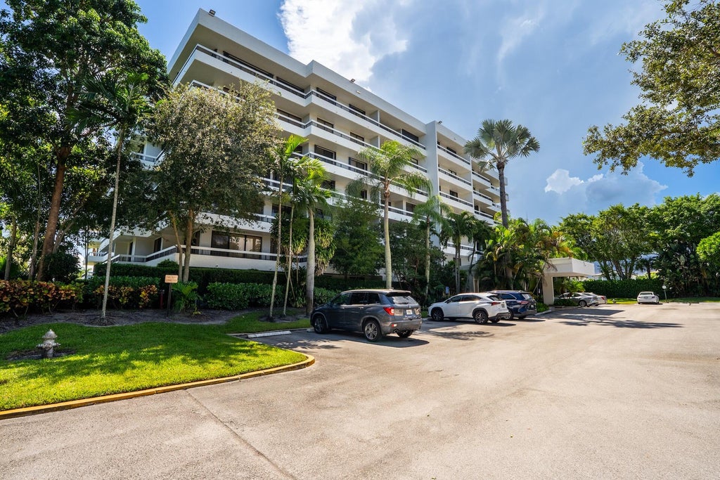 Photo of 23200 Camino Del Mar #302, Boca Raton, FL 33433 (MLS # R11127729)