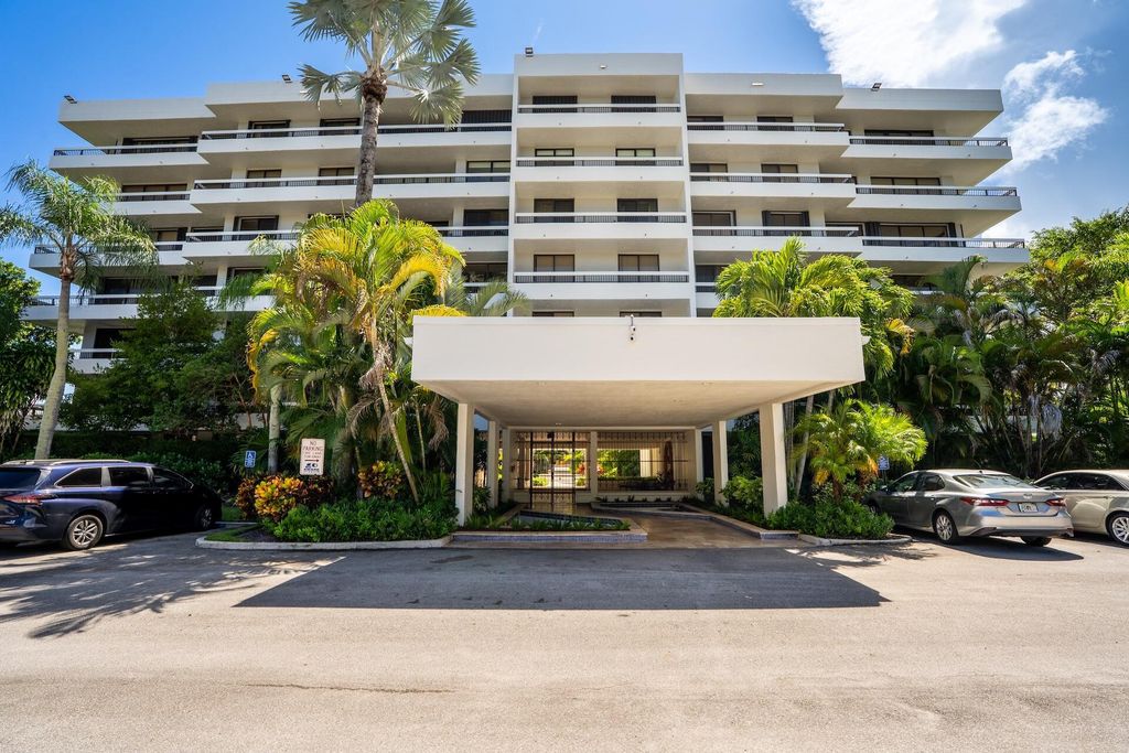 Photo of 23200 Camino Del Mar #302, Boca Raton, FL 33433 (MLS # R11127729)