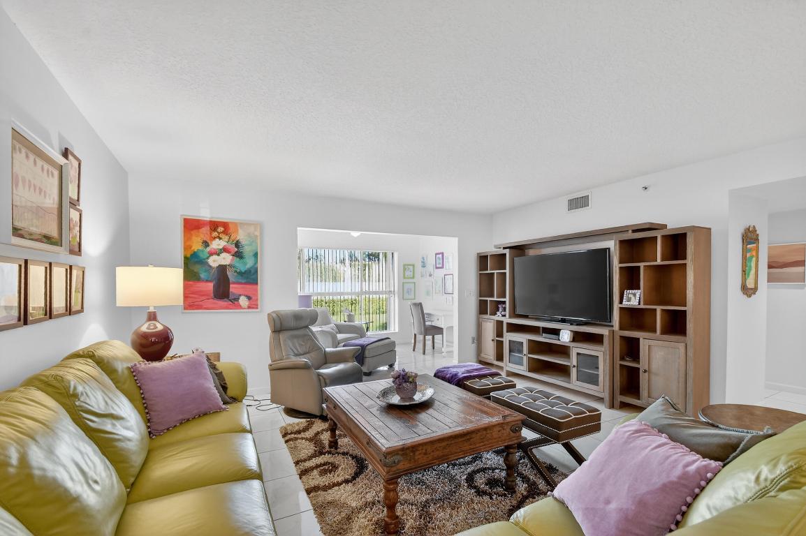 CORAL LAKES - REGAL SHORES CONDO - Residential