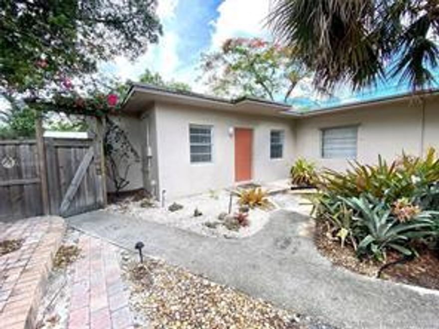 Spacious 1/1 available on April 20th! Featuring an updated kitchen with granite countertops & SS appliances, CENTRAL AC, recessed lights, and tile flooring throughout. Enjoy your PRIVATE fully fenced back yard!! Shared laundry. Water/sewer/trash included. Fantastic location close to Downtown, Flagler Village, 13th Street and Fort Lauderdale's gorgeous beaches! Small pets allowed! Please park on the left side of the driveway, do not block main house parking.