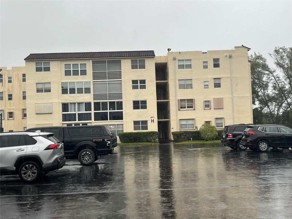 SOMERSET CONDOMINIUMS - Residential