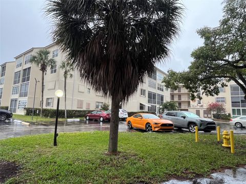 2871 Somerset Dr 105 Lauderdale Lakes FL 33311