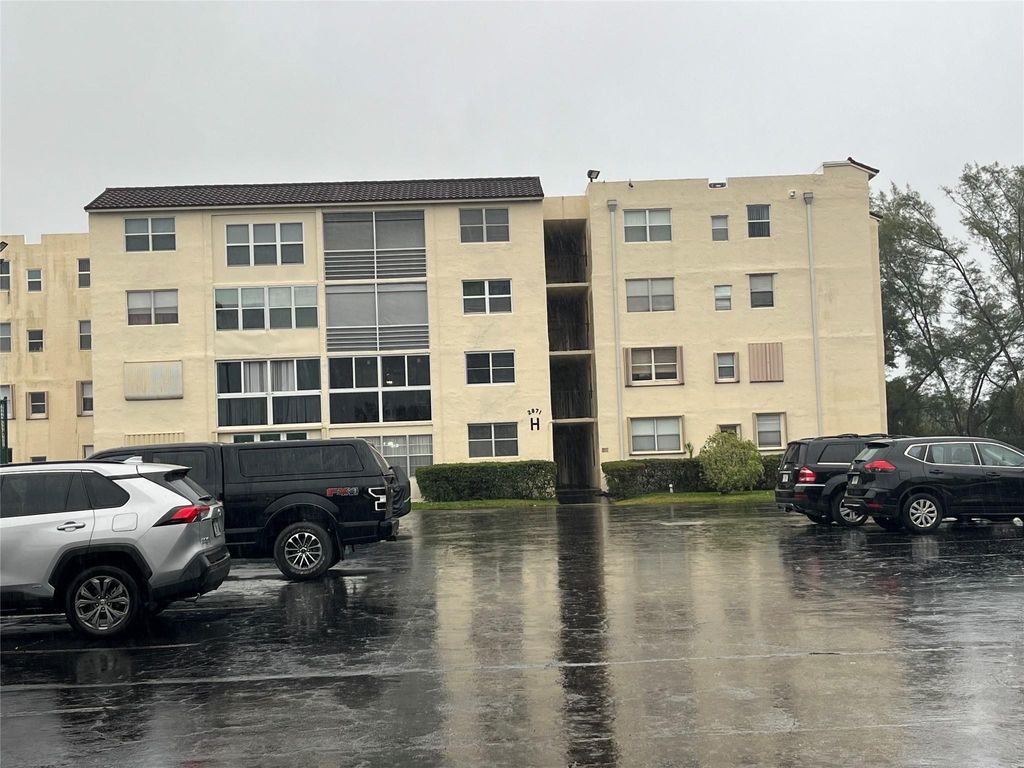 Photo of 2871 Somerset Dr #105, Lauderdale Lakes, FL 33311 (MLS # F10540446)