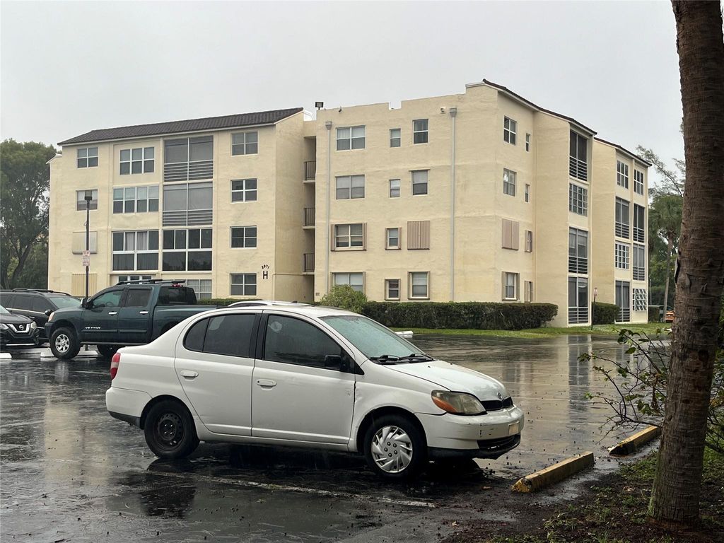 Photo of 2871 Somerset Dr #105, Lauderdale Lakes, FL 33311 (MLS # F10540446)