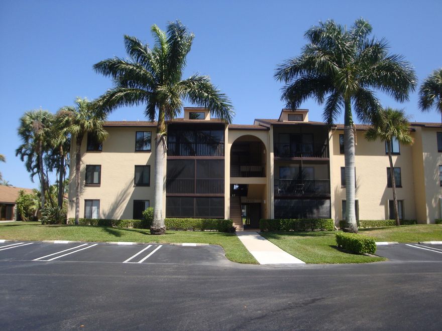 ALL AGES WELCOME!  Corner unit with vaulted ceiling & skylight. Remodeled Kitchen with Stainless Steel Appliances & Large Pantry. Remodeled Bathrooms with neutral colors. Master Bedroom with 2 window nice & bright, spacious walking closet with attic access. Screened covered patio includes tinted sliding doors & ceiling fan.  
NEWER AIR CONDITIONER & WATER HEATER. 
Unit within a few steps from Clubhouse/Pool, great location.  ALL AGES WELCOME!!!  Great location, close to Publix Shopping Center, Schools, Parks and easy access to Turnpike & I-95. One small pet allowed under 25 lbs, low association fee. ***CURRENT TAXES DOES NOT HAVE HOMESTEAD EXEMPTION.***  FPL electric & Palm Beach County Water. Schedule your tour today!