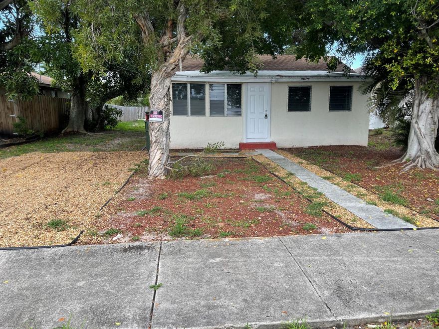SINGLE FAMILY HOME, 1 BEDROOM, ENCLOSED PORCH, NEWLY PAINTED INTERIOR. ONE BLOCK FROM EAST ATLANTIC AVENUE, NEAR HWY 95, SIDE PATIO FOR RV/BOAT, LARGE BACKYARD, WITHIN DELRAY CITY LIMITS, NO PET, NO SMOKING. REQUIREMENTS: FIRST, LAST & SECURITY DEPOSIT: $4,800, HOUSEHOLD MONTHLY INCOME: $4,500 or MORE, FILL-OUT ONE NO-COST RENTAL APPLICATION PER ADULT. DIMENSIONS ARE APPROXIMATE