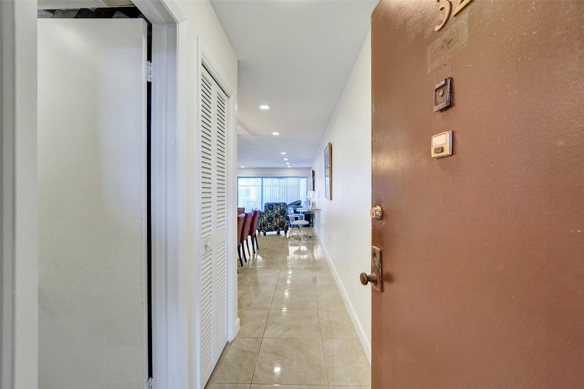 4060 N Hills Drive 32, Hollywood FL 33021