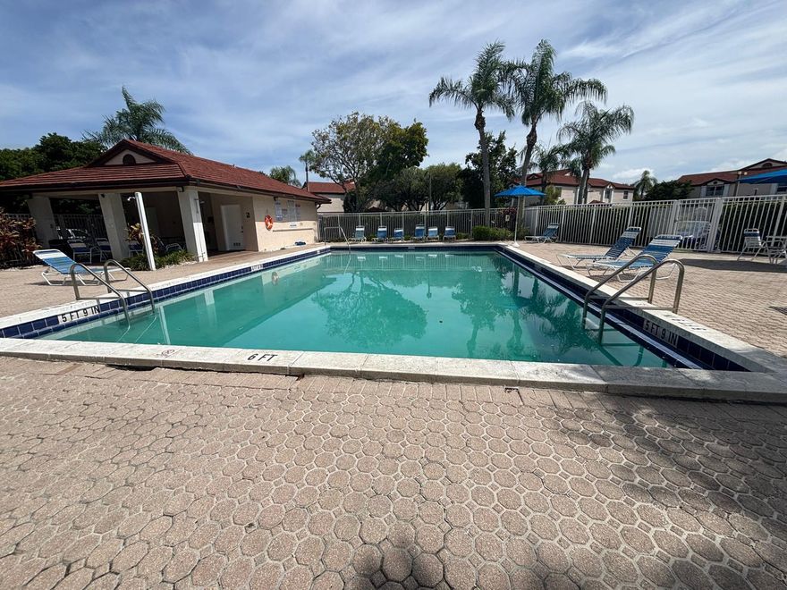 EXCELLENT CONDO UNIT 2/2 CONDO  NESTLED N THE HEART OF PEMBROKE PINES LOCATED ON FIST FLOOR CLOSE TO THE POOL AREA, TILE AND WOOD FLOOR , WASHER AND DRER IN UNIT.CEILLING FANS, WALKING CLOSET AND ENCLOSE PATIO/BALCONY. CLOSE TO RESTAURANTS, PEMBROKE MALL, SUPERMARKETS AND EVERITHING YOU NEED TO LIVE CONFORTABLY IDEAL AS A PRIMARY HOME , SECOND  OR INVESTMENT PROPERTY