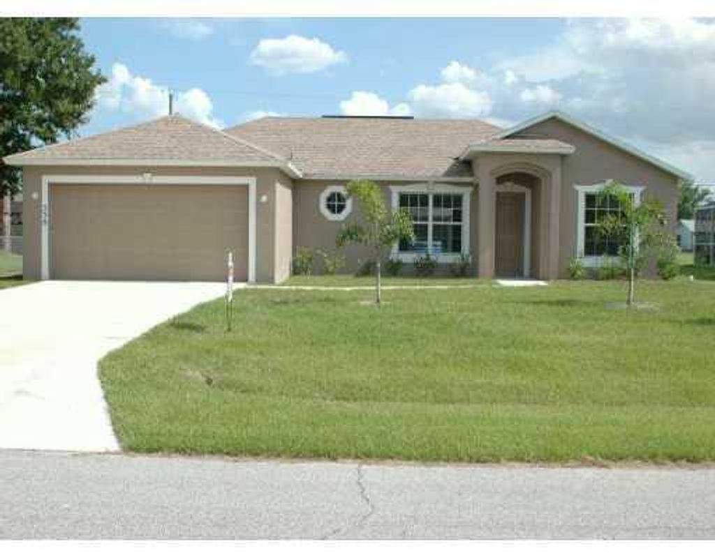 Photo of 530 SW Ester Avenue, Port Saint Lucie, FL 34983 (MLS # R10727650)