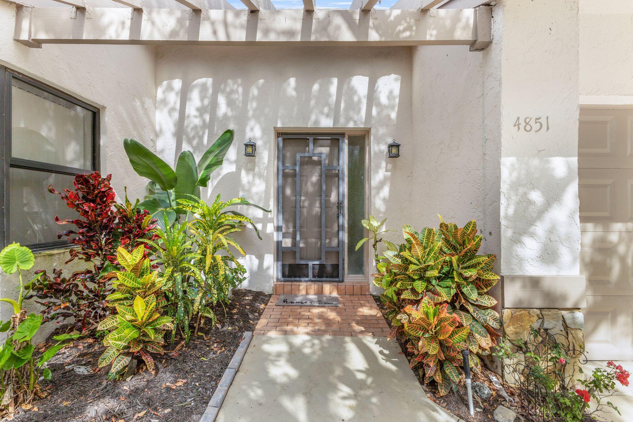 4851 Boxwood Circle