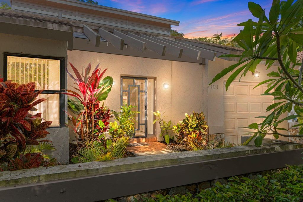 Photo of 4851 Boxwood Circle, Boynton Beach, FL 33436 (MLS # R11104532)