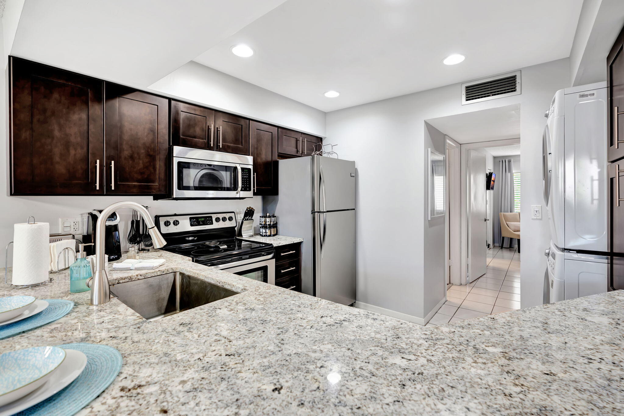 JUPITER OCEAN AND RACQUET - Residential Lease