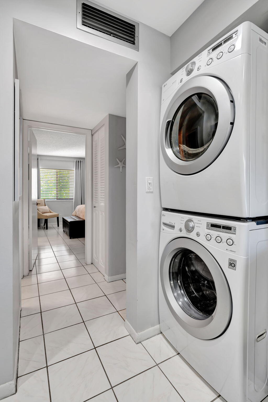 JUPITER OCEAN AND RACQUET - Residential Lease