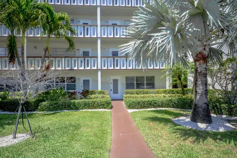 134 Southampton Unit B, West Palm Beach, FL MLS: R11092235