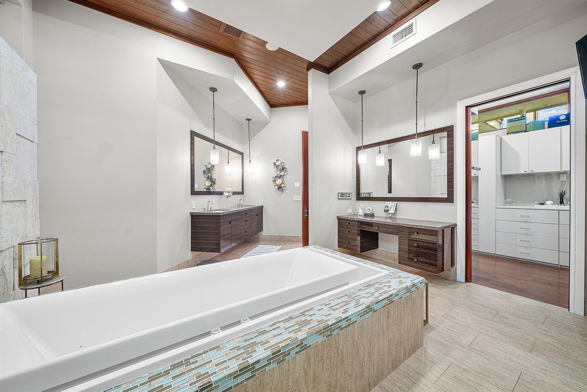 RIVER RIDGE (TEQUESTA) - Residential