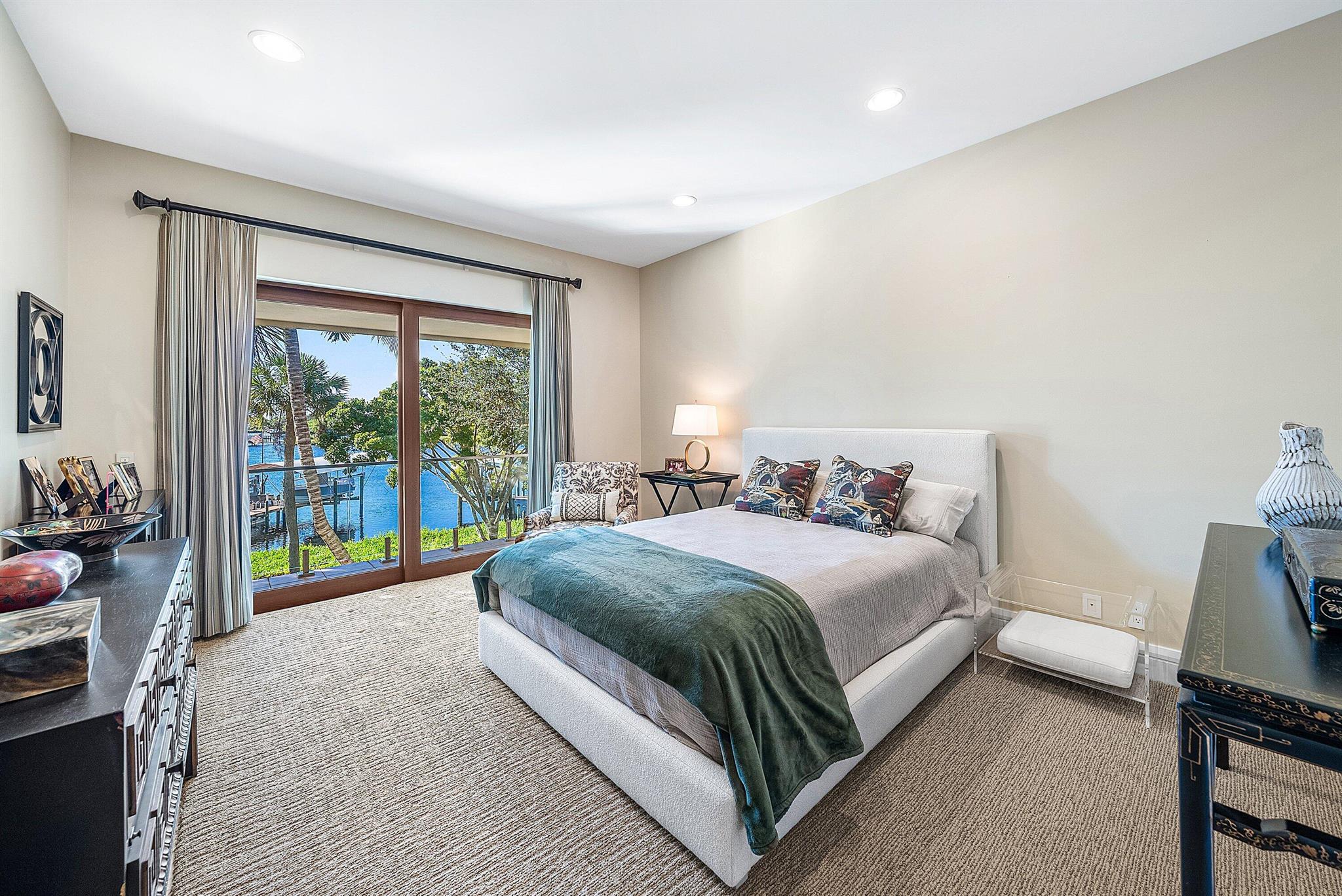 RIVER RIDGE (TEQUESTA) - Residential