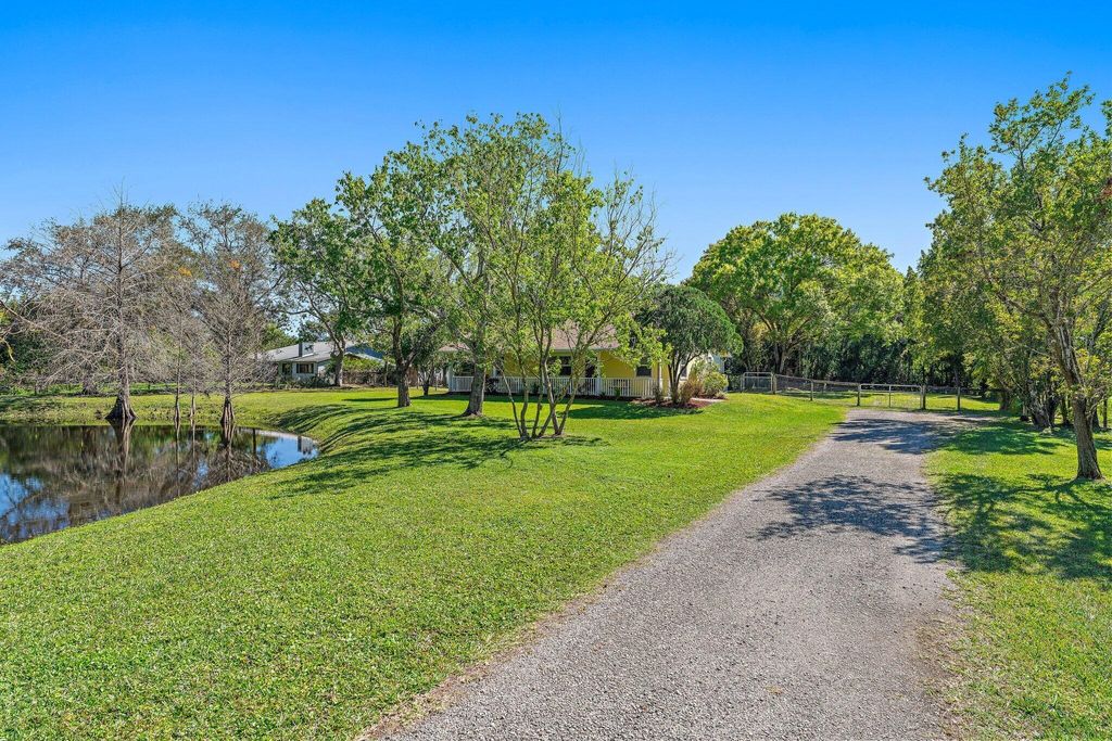 Photo of 11446 154th Road N, Jupiter, FL 33478 (MLS # R10961742)