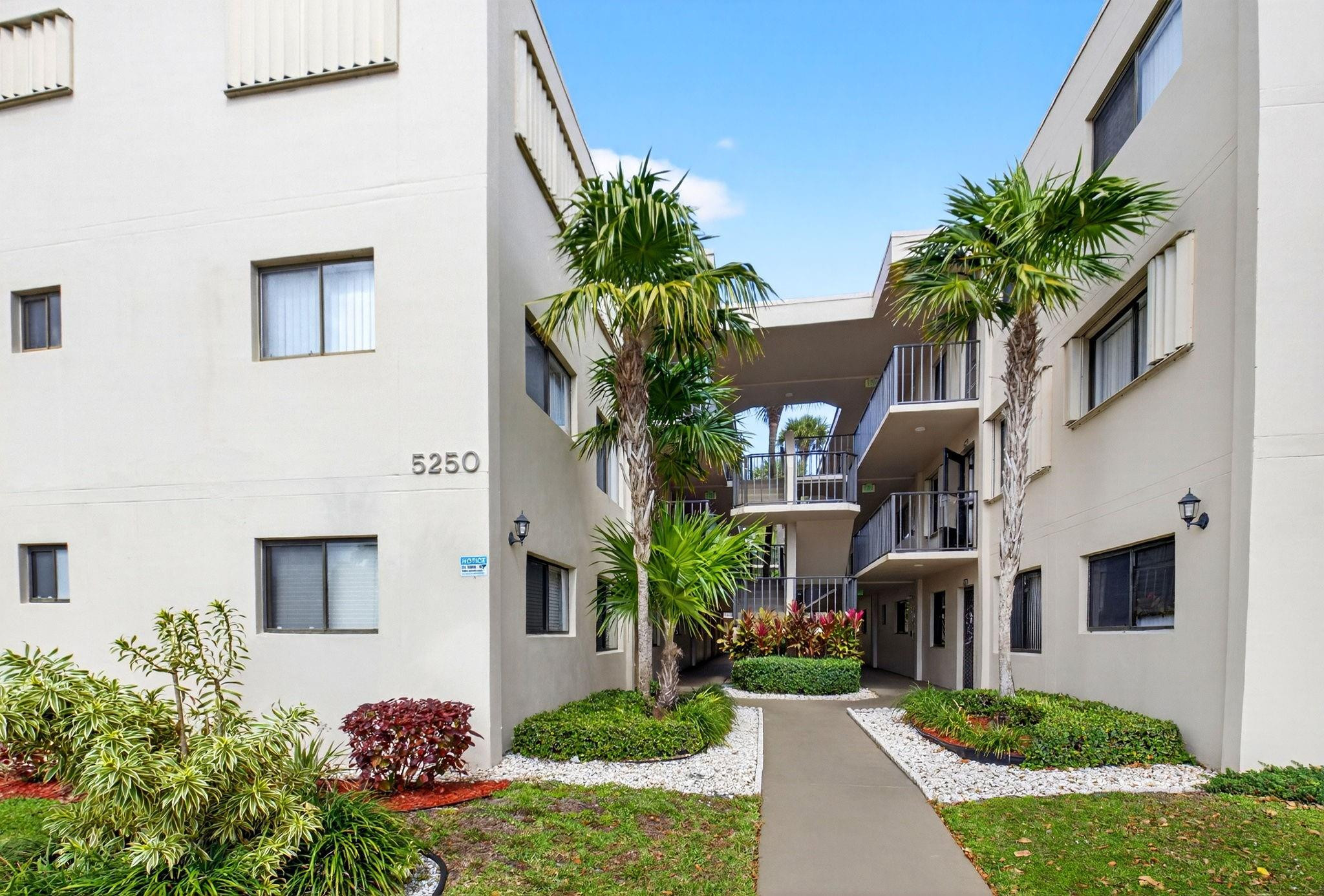 Las Verdes/OLEANDER CONDO - Residential