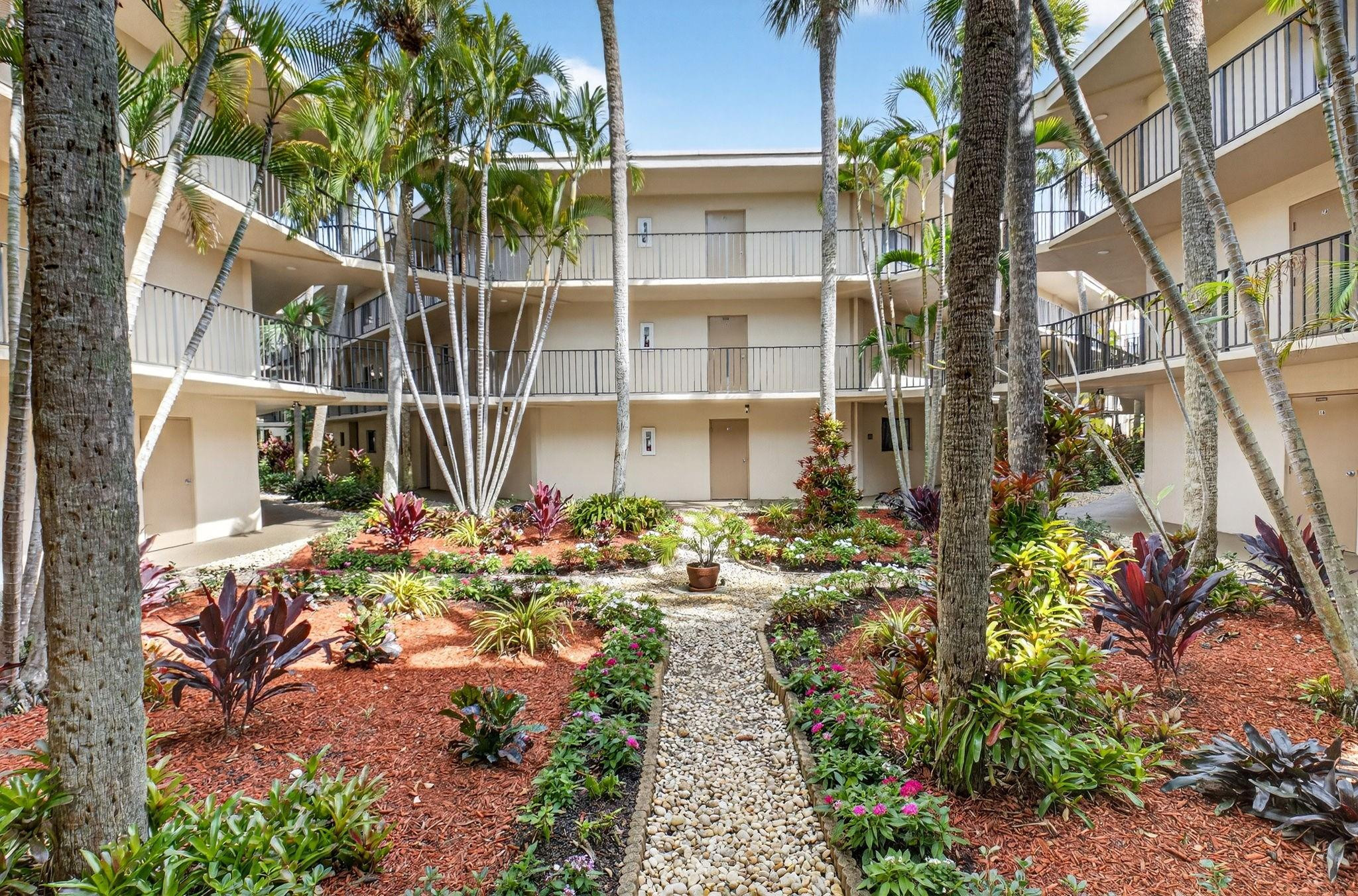 Las Verdes/OLEANDER CONDO - Residential