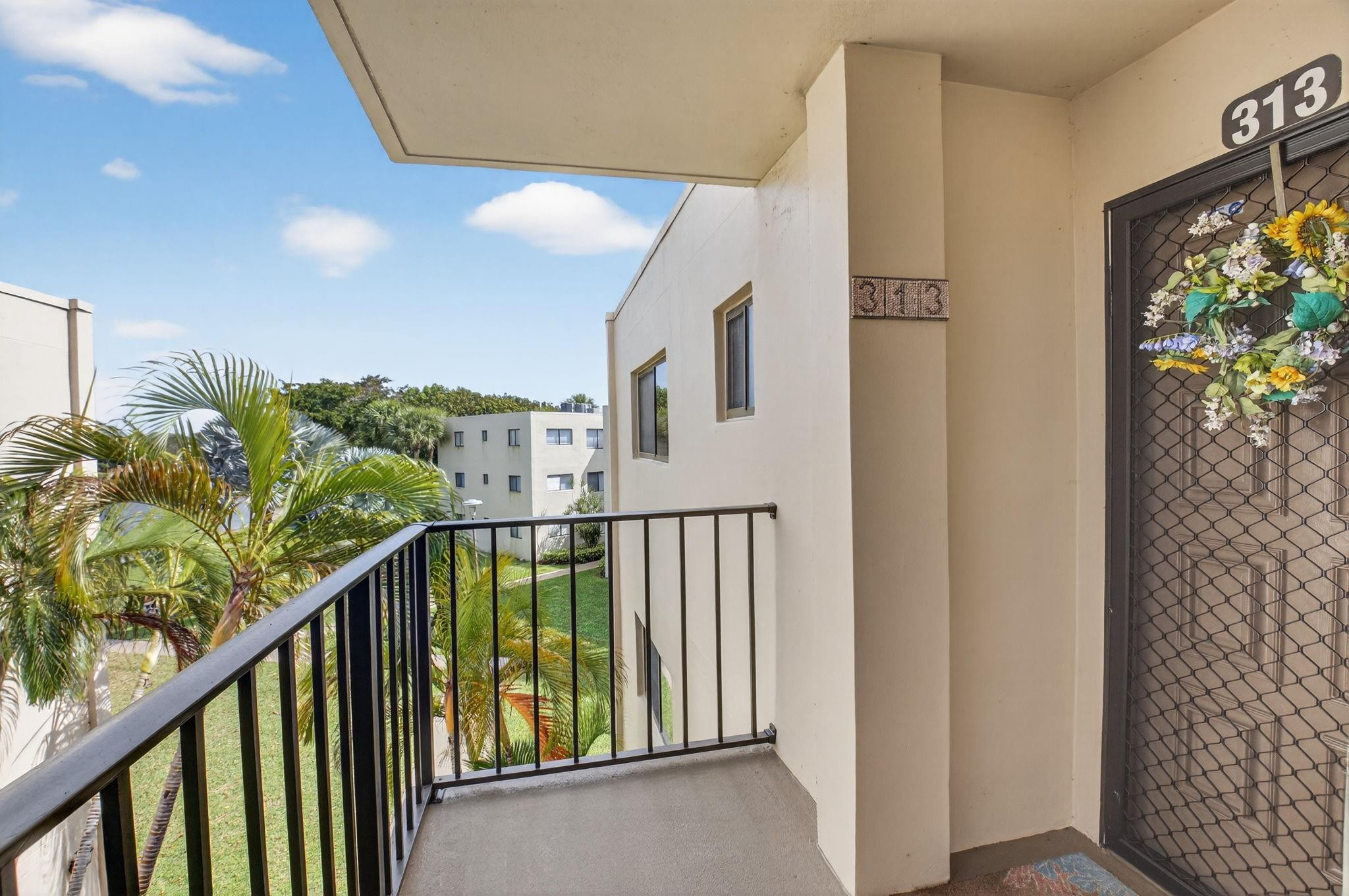 Las Verdes/OLEANDER CONDO - Residential