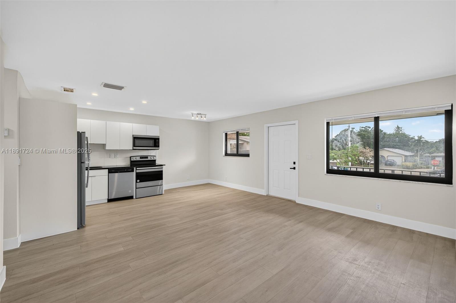 Sun Manors - Residential Lease