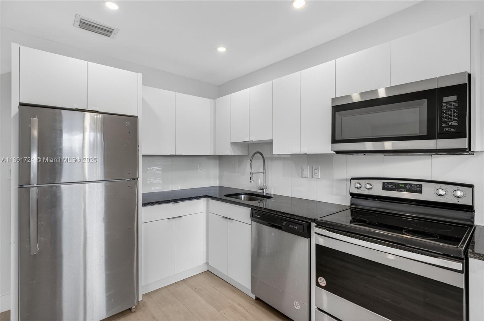 Sun Manors - Residential Lease