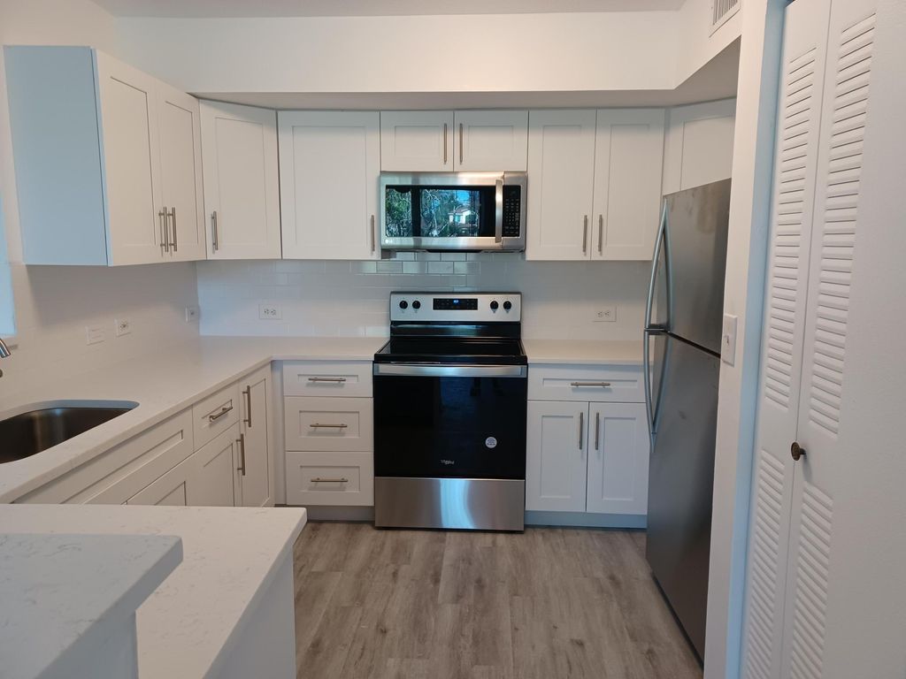 Photo of 602 Villa Circle, Boynton Beach, FL 33435 (MLS # R11009798)