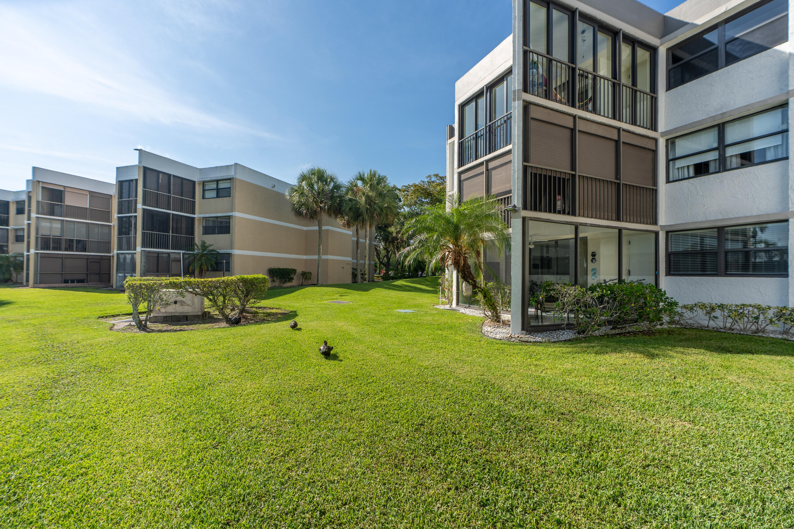 BLDG 8 OF COUNTRY CLUB APTS AT - Residential