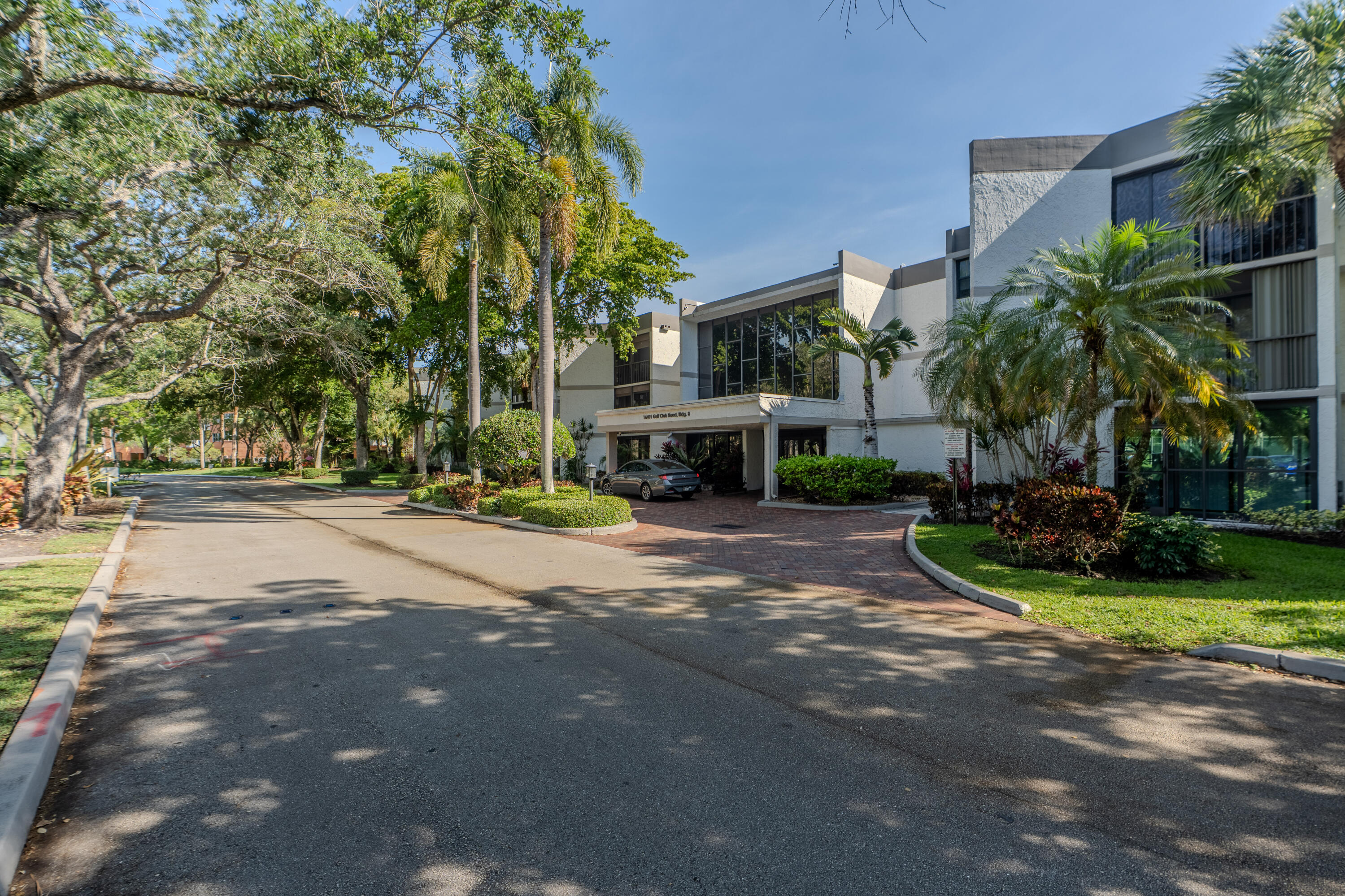 BLDG 8 OF COUNTRY CLUB APTS AT - Residential