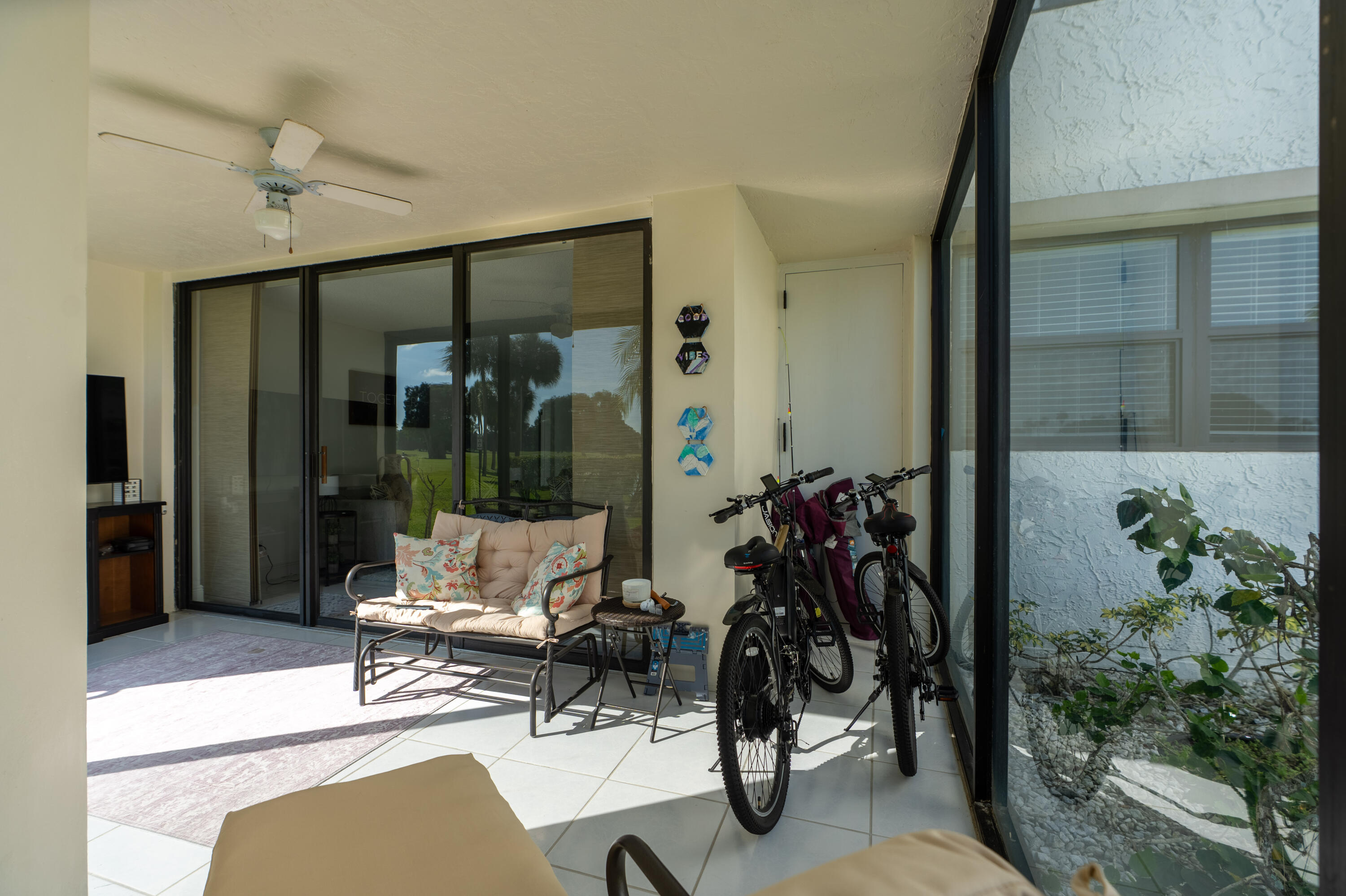 BLDG 8 OF COUNTRY CLUB APTS AT - Residential