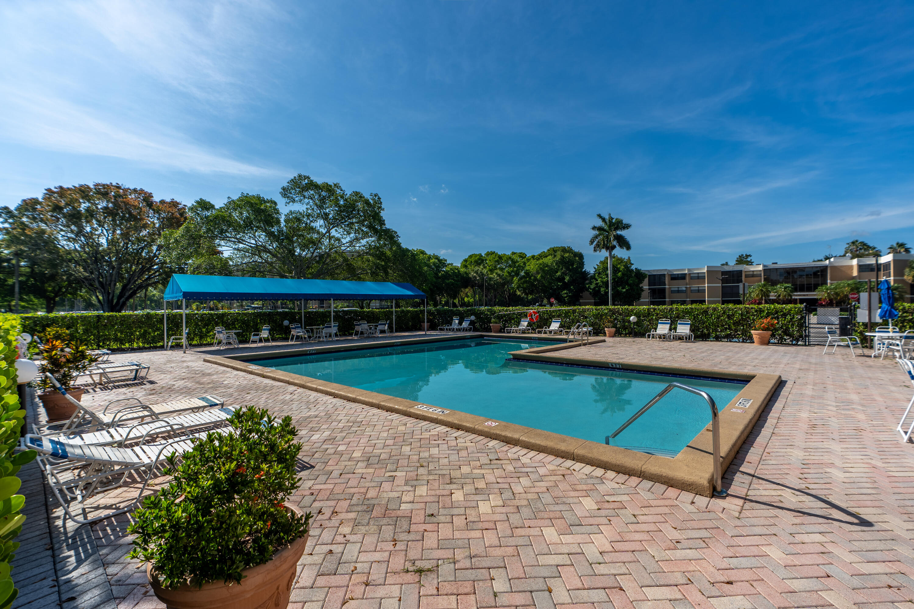 BLDG 8 OF COUNTRY CLUB APTS AT - Residential