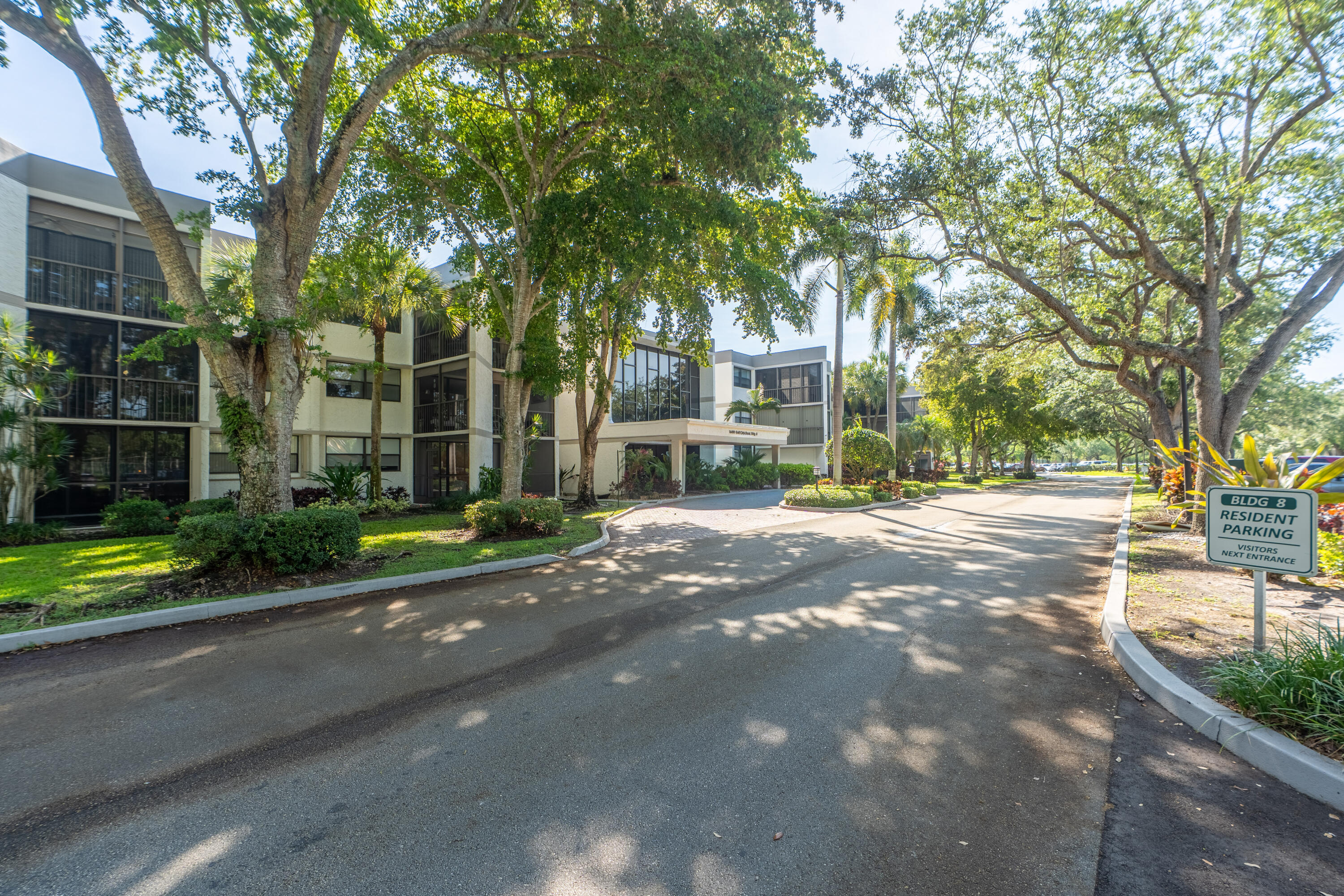 BLDG 8 OF COUNTRY CLUB APTS AT - Residential