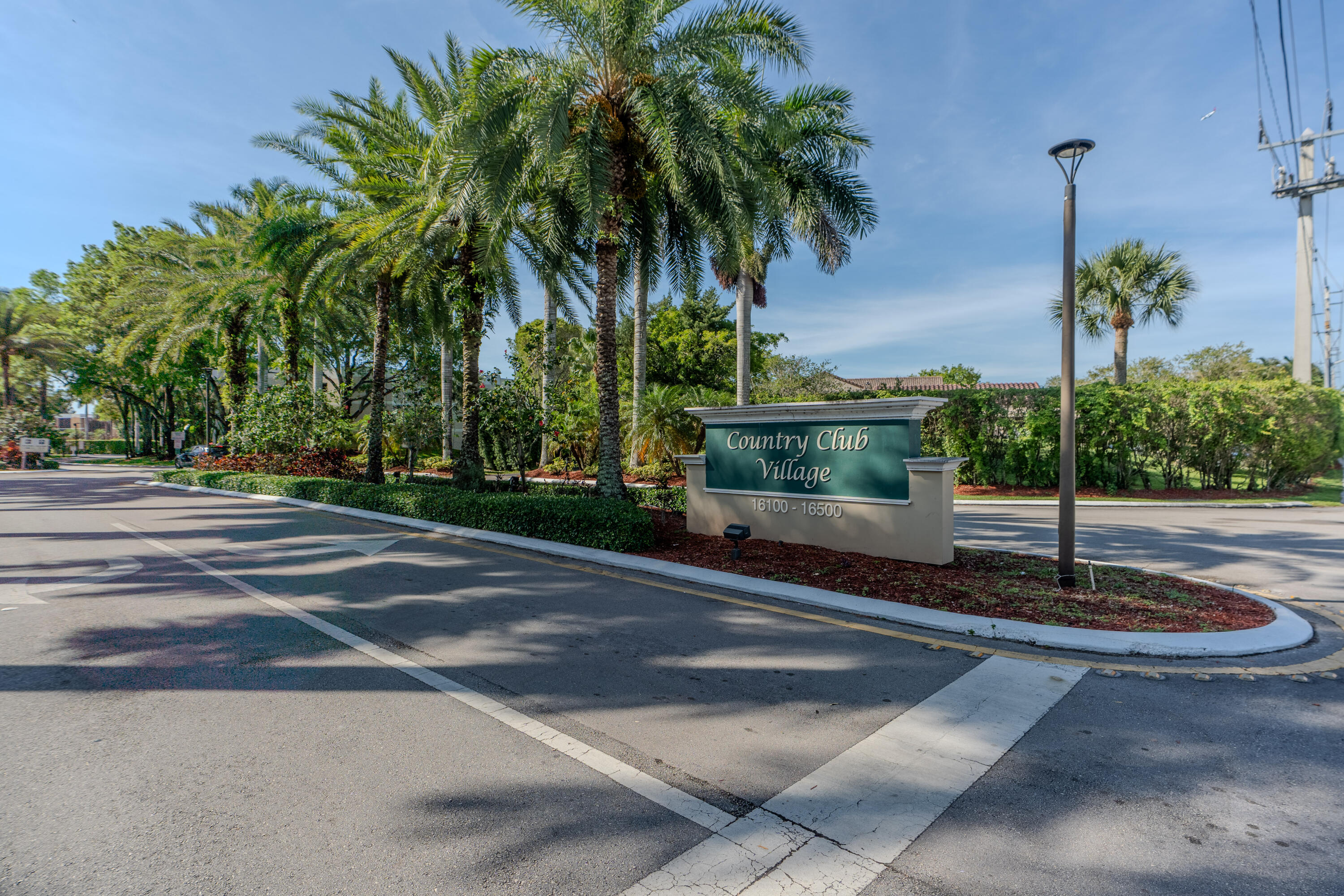 BLDG 8 OF COUNTRY CLUB APTS AT - Residential