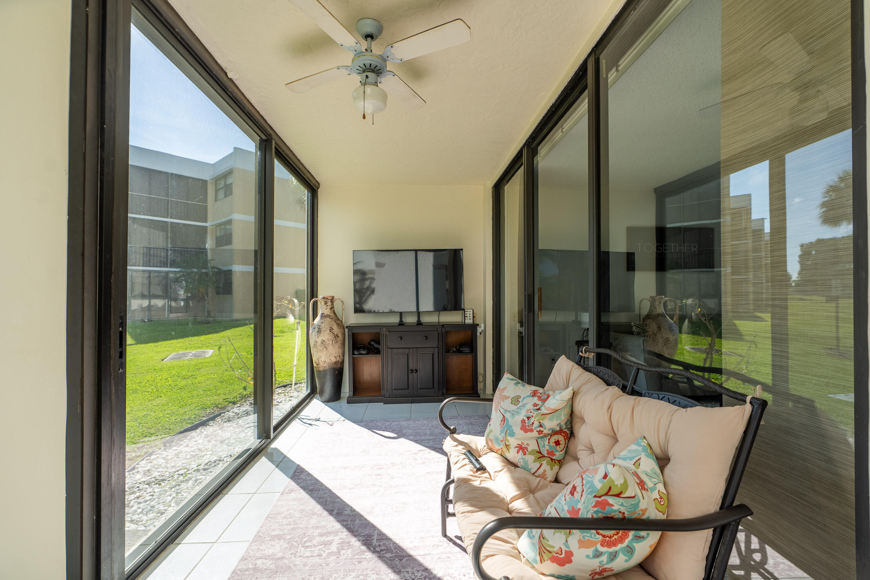 BLDG 8 OF COUNTRY CLUB APTS AT - Residential