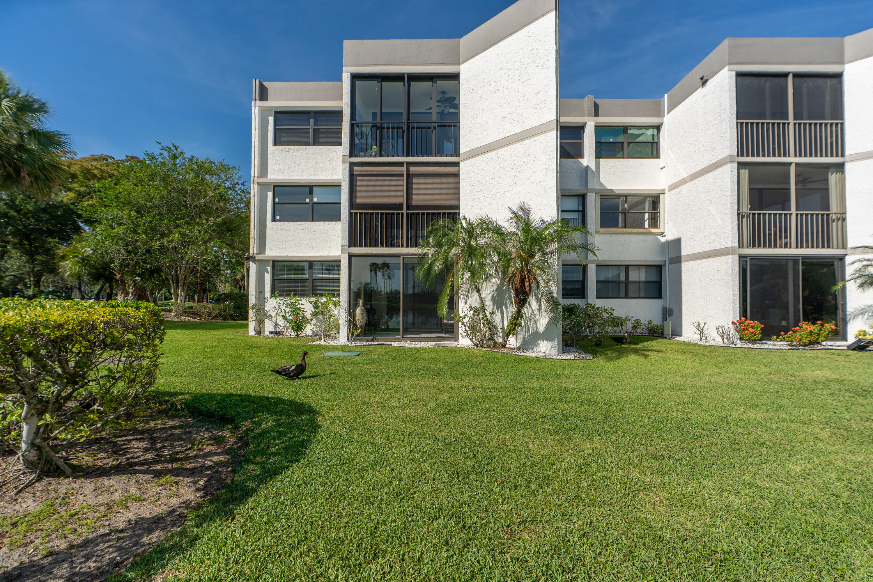 BLDG 8 OF COUNTRY CLUB APTS AT - Residential